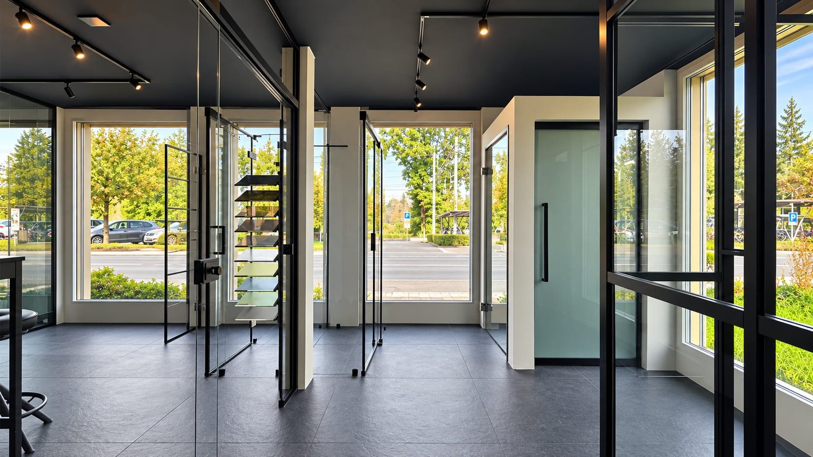 Showroom von Traumglass an der Bahnhofstrasse 40 in Root: Glastüren, Duschwände und Glastrennwände